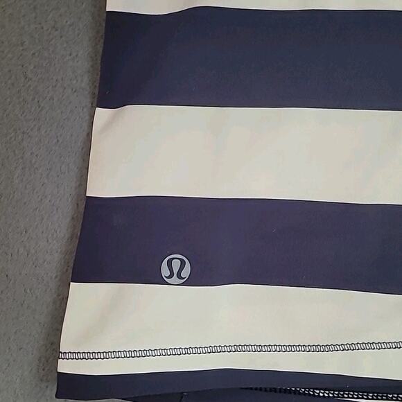 Lululemon Run Stuff Your Bra Luxtreme Tank Navy Blue White Stripe Top Size 6 EUC - Picture 4 of 8